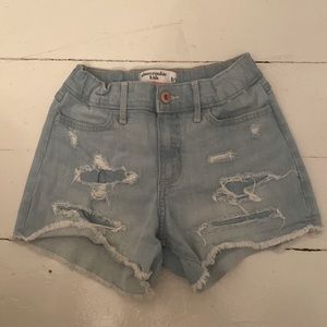 Super cute gently used Abercrombie & fitch girls distressed jean shorts